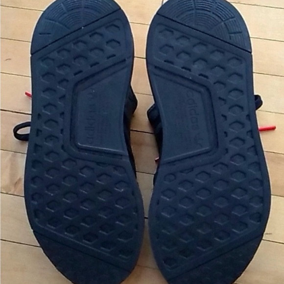 Women’s size 7 NMD r1 - Picture 4 of 4